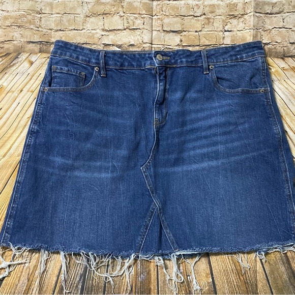 Old Navy Medium Wash Frayed Cut Off Jean Skirt - Picture 1 of 4